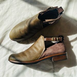 Naot Kamsin Two‎ Toned Slip On Ankle Booties green and brown leather ankle strap